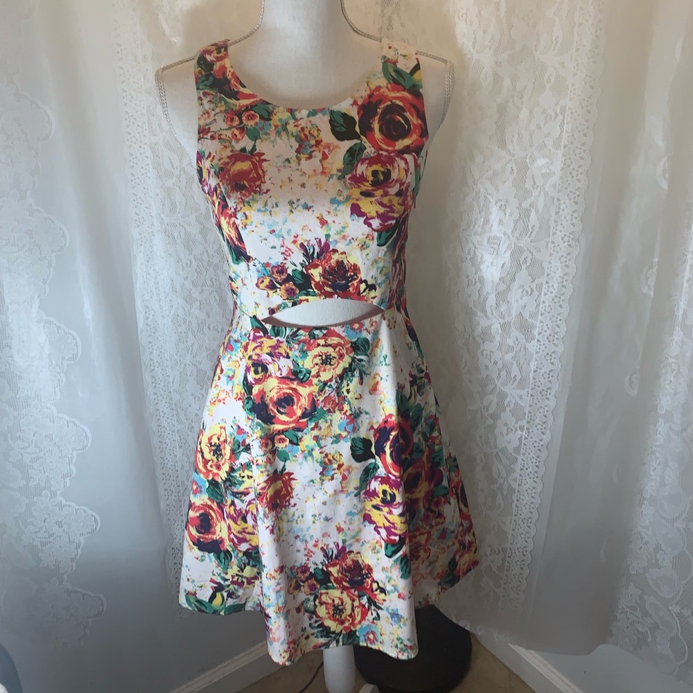 Material Girl floral print medium A line dress - Picture 5 of 8